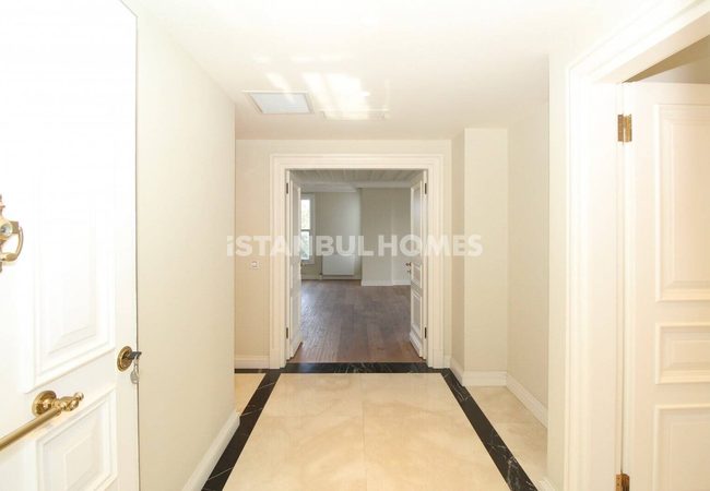 Bosphorus View Apartments in Building in Istanbul Sariyer 45