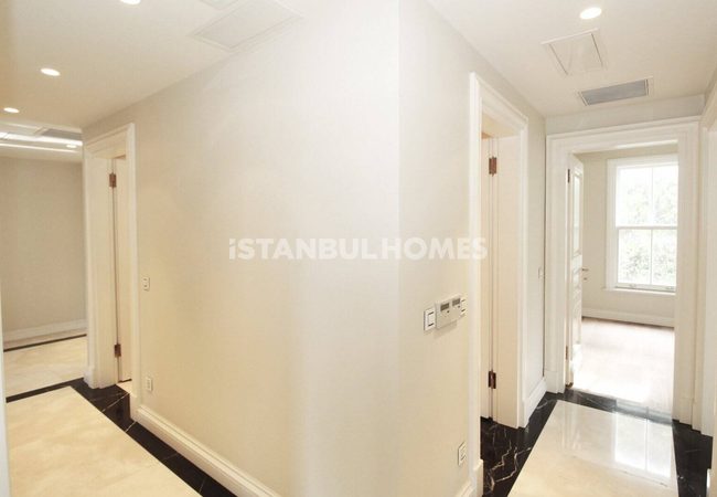 Bosphorus View Apartments in Building in Istanbul Sariyer 47