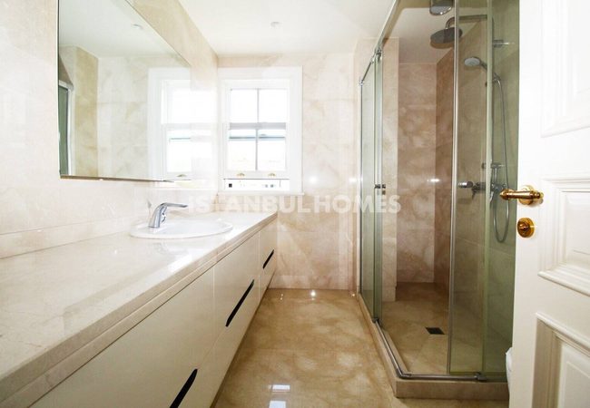 Bosphorus View Apartments in Building in Istanbul Sariyer 48