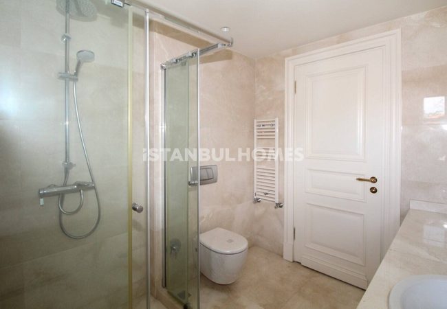 Bosphorus View Apartments in Building in Istanbul Sariyer 49