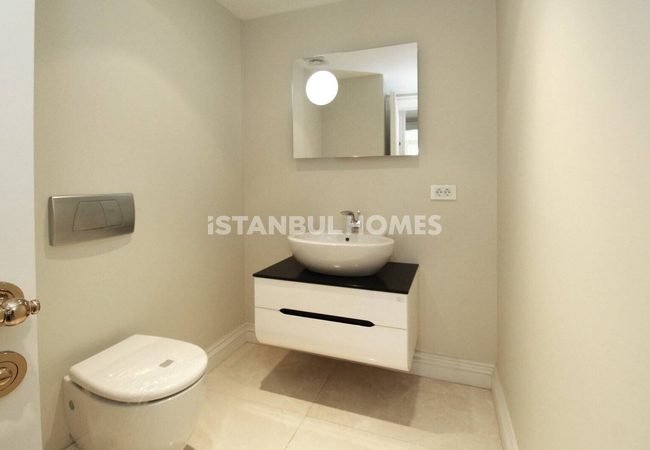 Bosphorus View Apartments in Building in Istanbul Sariyer 51
