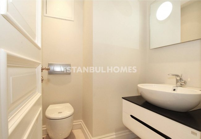 Bosphorus View Apartments in Building in Istanbul Sariyer 52