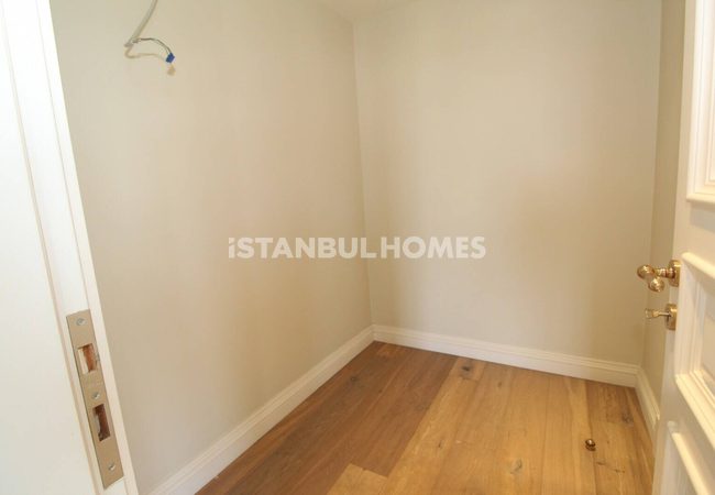 Bosphorus View Apartments in Building in Istanbul Sariyer 55