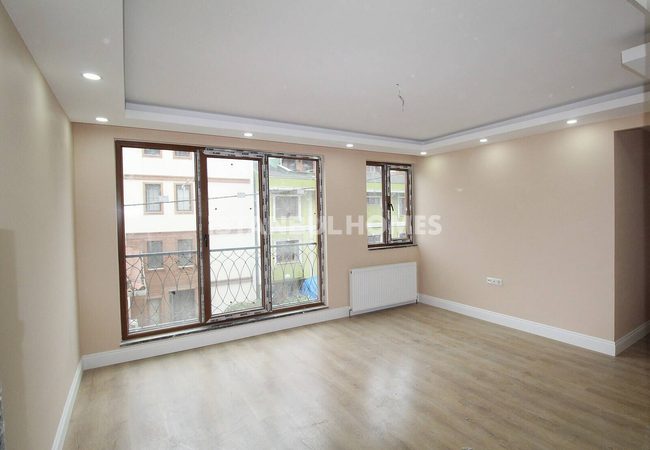 Well-located 1+1 Flat Close to Bazaar in Eyüpsultan Istanbul 3