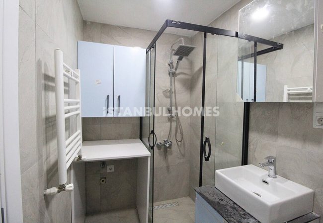 Well-located 1+1 Flat Close to Bazaar in Eyüpsultan Istanbul 11