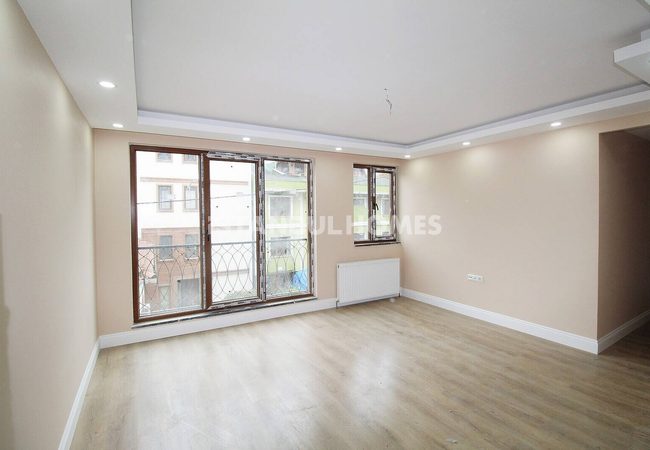 Well-located 1+1 Flat Close to Bazaar in Eyüpsultan Istanbul 2