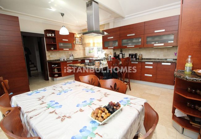 Villa Mit Waldblick In Einem Luxuskomplex In Zekeriyakoy, Istanbul 10