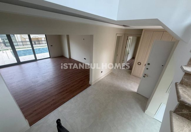 Büyükçekmece’de Villa Sitesinde Havuzlu ve Bahçeli Villalar 10