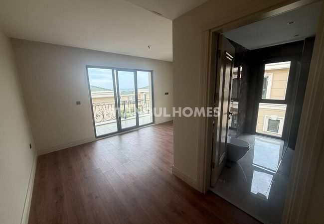 Büyükçekmece’de Villa Sitesinde Havuzlu ve Bahçeli Villalar 12