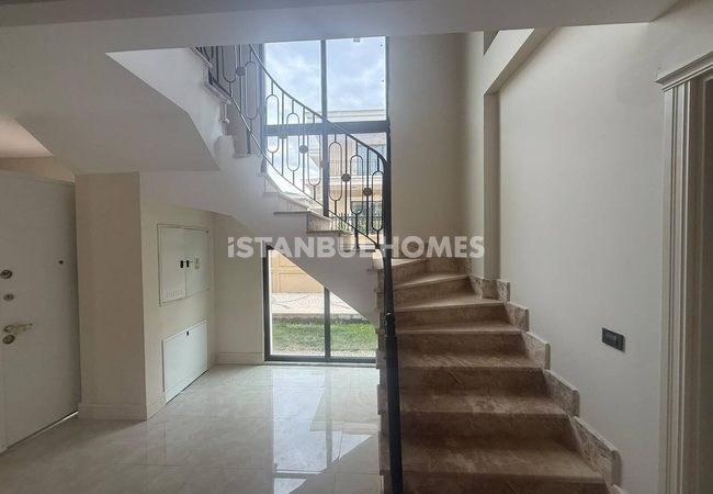 Büyükçekmece’de Villa Sitesinde Havuzlu ve Bahçeli Villalar 13