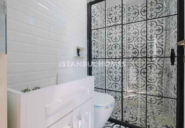 Key-ready Whole Building in Fatih 100 M From Arterial Road 15