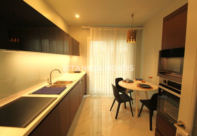 Immobilien Mit Seeblick In Der Nähe Der Hauptstraße In Istanbul 11