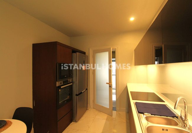 Immobilien Mit Seeblick In Der Nähe Der Hauptstraße In Istanbul 12