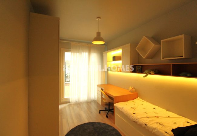 Immobilien Mit Seeblick In Der Nähe Der Hauptstraße In Istanbul 16