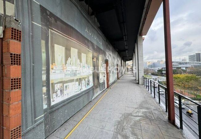 محلات تجارية قريبة من الطرق السريعة والمتروباص في اسنيورت 6