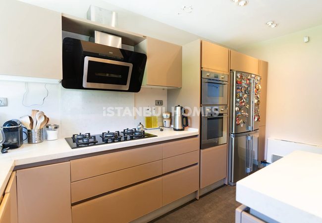 Detached Sea-view House with Pool in Istanbul Sariyer 9