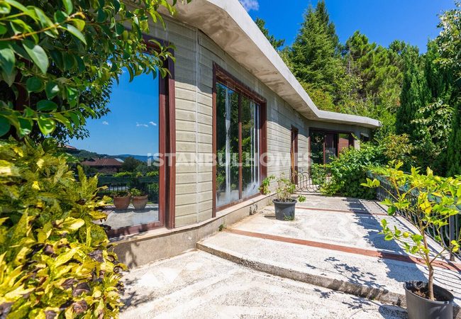 Detached Sea-view House with Pool in Istanbul Sariyer 24