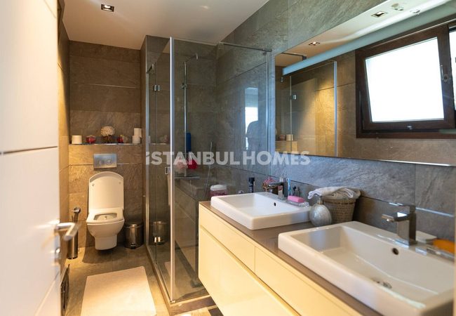 Detached Sea-view House with Pool in Istanbul Sariyer 18