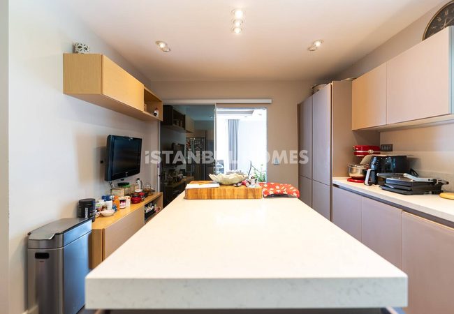 Detached Sea-view House with Pool in Istanbul Sariyer 10