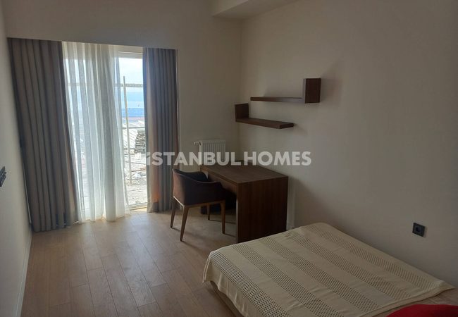 Flats in a Complex with a Pool in Buyukcekmece 15