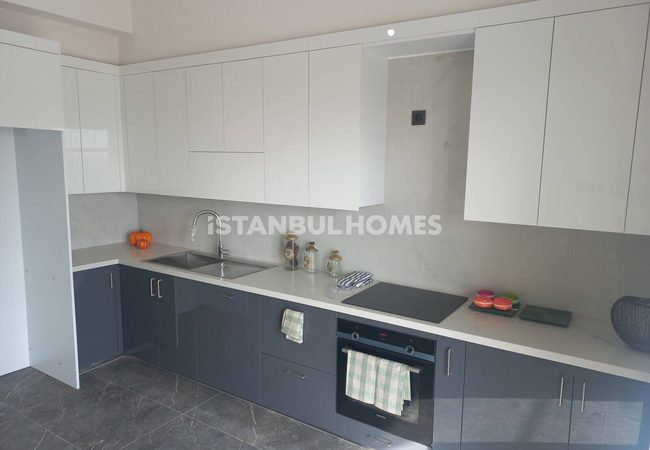 Flats in a Complex with a Pool in Buyukcekmece 6