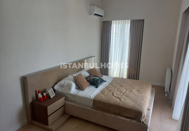 Flats in a Complex with a Pool in Buyukcekmece 7