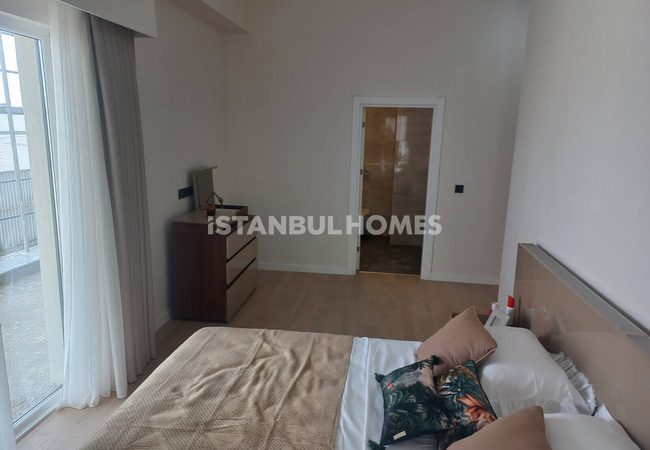 Flats in a Complex with a Pool in Buyukcekmece 8