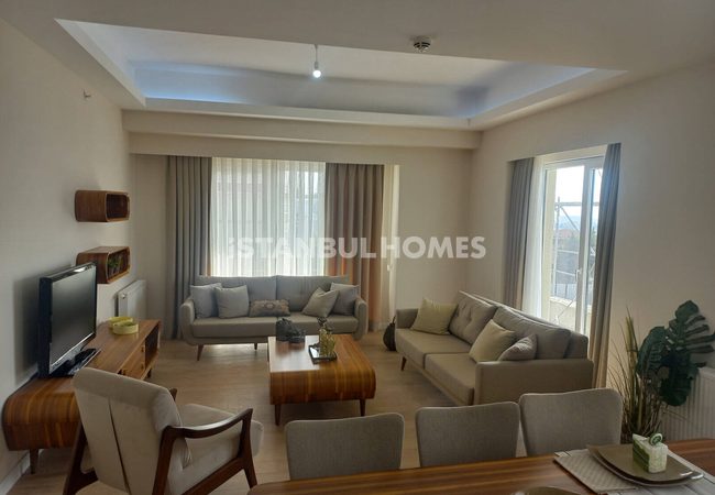 Flats in a Complex with a Pool in Buyukcekmece 3