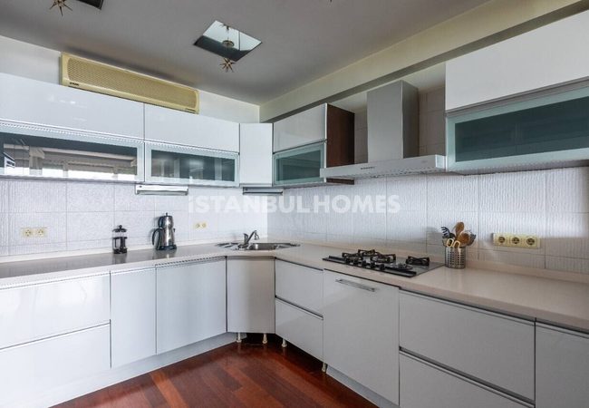 Üsküdar'da Boğaz Manzaralı Airbnb Lisanslı Daire 6