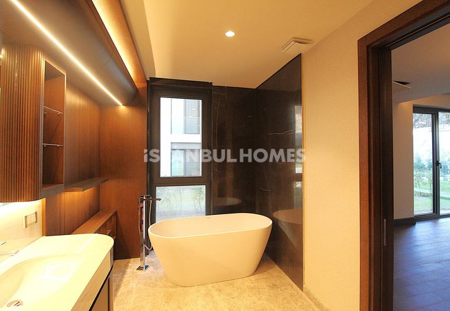 Elegant Apartments in a Richly-featued Complex in Bakirkoy 22
