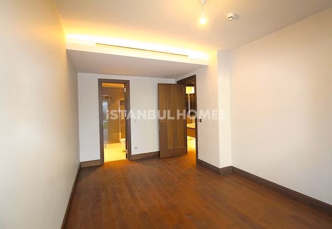 Bakırköy'de Zengin Özelliklere Sahip Sitede Satılık Şık Daireler 24