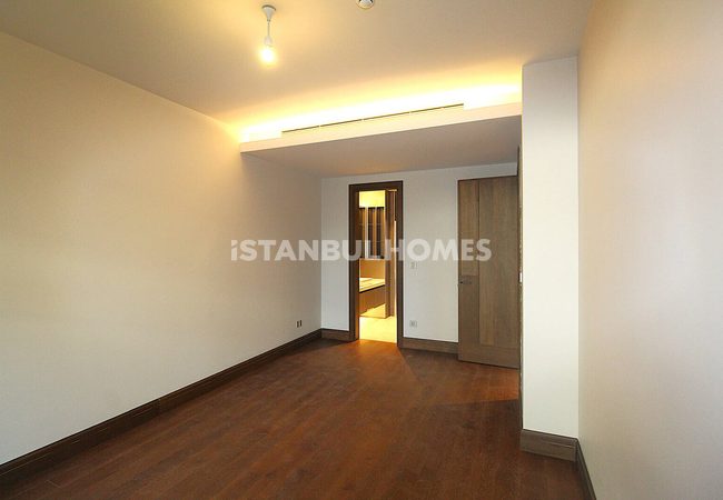 Elegant Apartments in a Richly-featued Complex in Bakirkoy 25