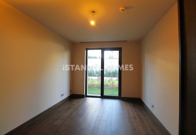 Elegant Apartments in a Richly-featued Complex in Bakirkoy 28