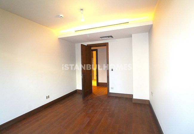Elegant Apartments in a Richly-featued Complex in Bakirkoy 29