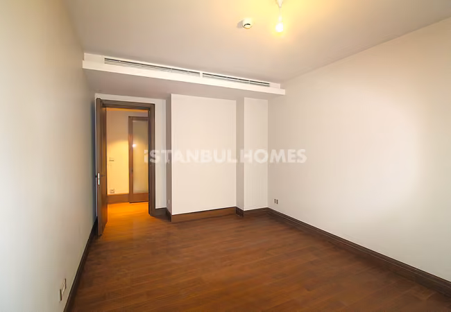 Bakırköy'de Zengin Özelliklere Sahip Sitede Satılık Şık Daireler 30
