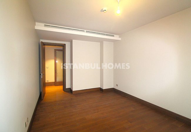 Elegant Apartments in a Richly-featued Complex in Bakirkoy 30