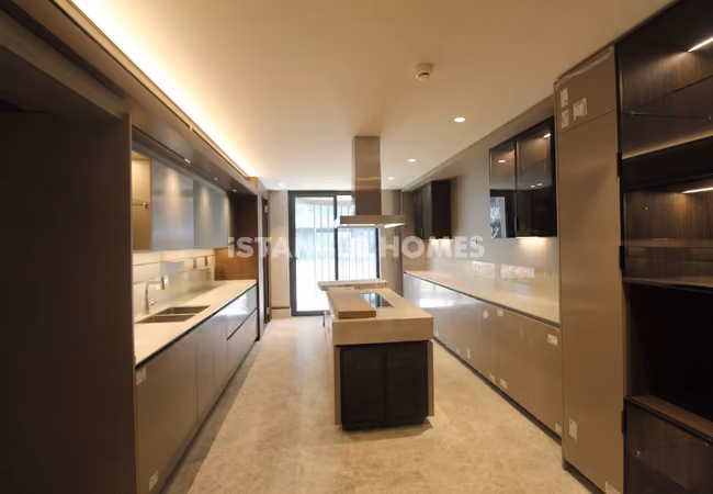 Bakırköy'de Zengin Özelliklere Sahip Sitede Satılık Şık Daireler 12