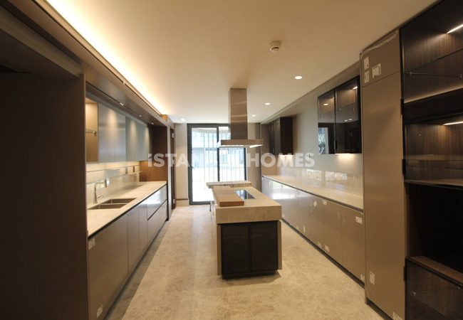 Elegant Apartments in a Richly-featued Complex in Bakirkoy 12