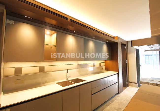 Bakırköy'de Zengin Özelliklere Sahip Sitede Satılık Şık Daireler 14