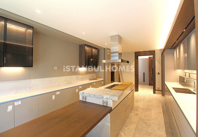 Elegant Apartments in a Richly-featued Complex in Bakirkoy 15
