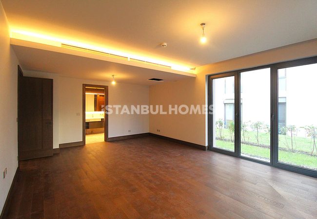 Elegant Apartments in a Richly-featued Complex in Bakirkoy 17