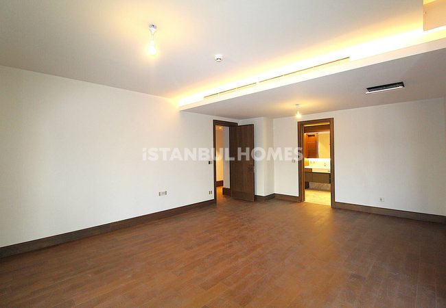 Elegant Apartments in a Richly-featued Complex in Bakirkoy 18