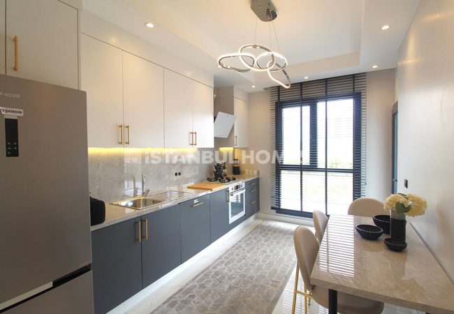 شقق بتصميم أنيق في مجمع سكني مع مسبح في باغجيلار، إسطنبول 13