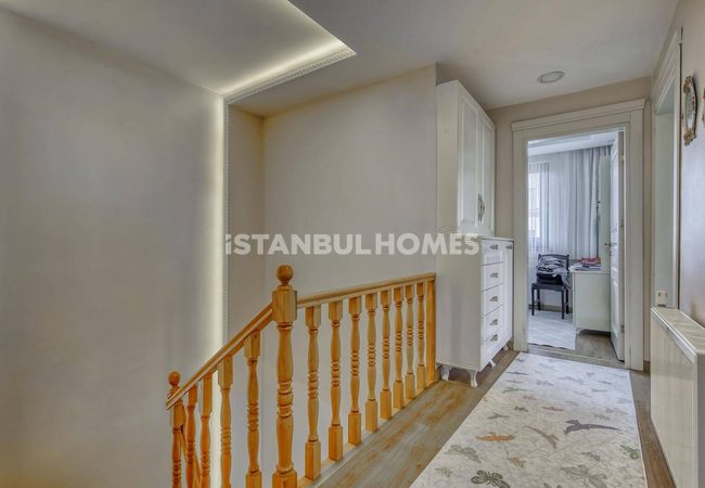 İstanbul Büyükçekmece'de Marina Yakınında Havuzlu Geniş Villa 34