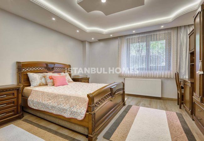 İstanbul Büyükçekmece'de Marina Yakınında Havuzlu Geniş Villa 19