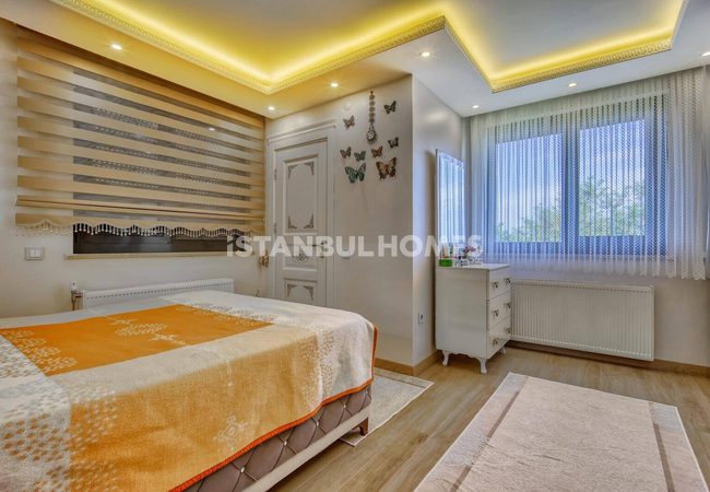 İstanbul Büyükçekmece'de Marina Yakınında Havuzlu Geniş Villa 23