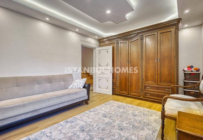 İstanbul Büyükçekmece'de Marina Yakınında Havuzlu Geniş Villa 25