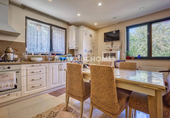 İstanbul Büyükçekmece'de Marina Yakınında Havuzlu Geniş Villa 14