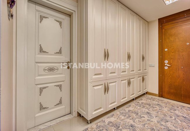 İstanbul Büyükçekmece'de Marina Yakınında Havuzlu Geniş Villa 30