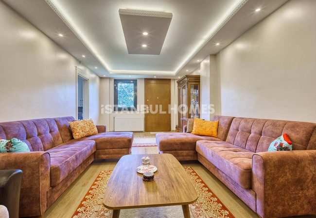 İstanbul Büyükçekmece'de Marina Yakınında Havuzlu Geniş Villa 24